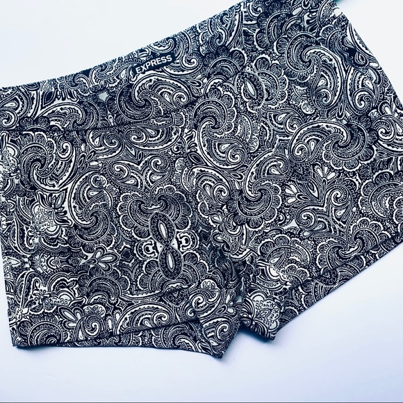 Express Paisley Shorts - Picture 3 of 9